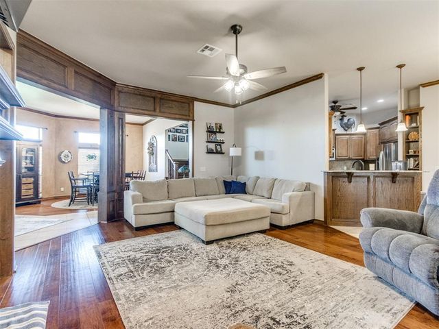 221 Penny Circle, Guthrie, OK 73044