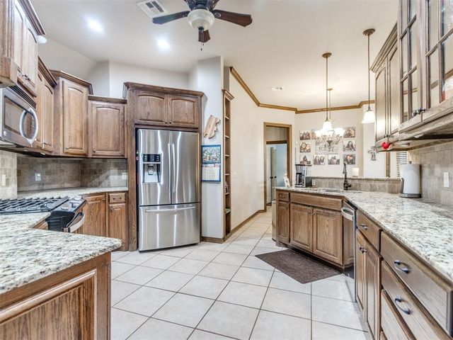 221 Penny Circle, Guthrie, OK 73044