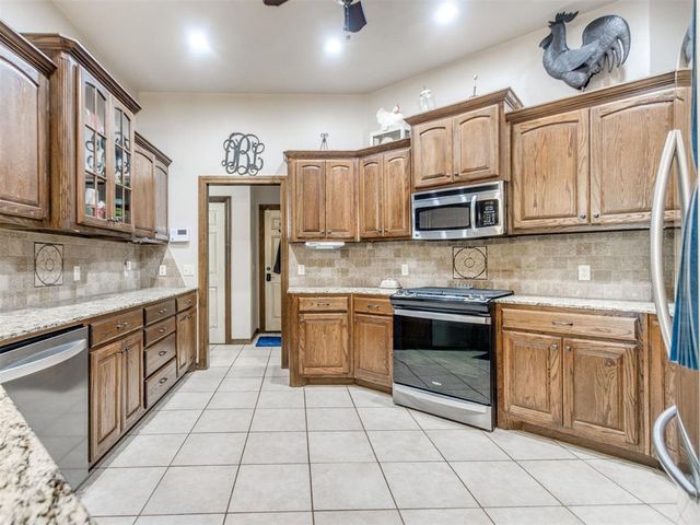 221 Penny Circle, Guthrie, OK 73044