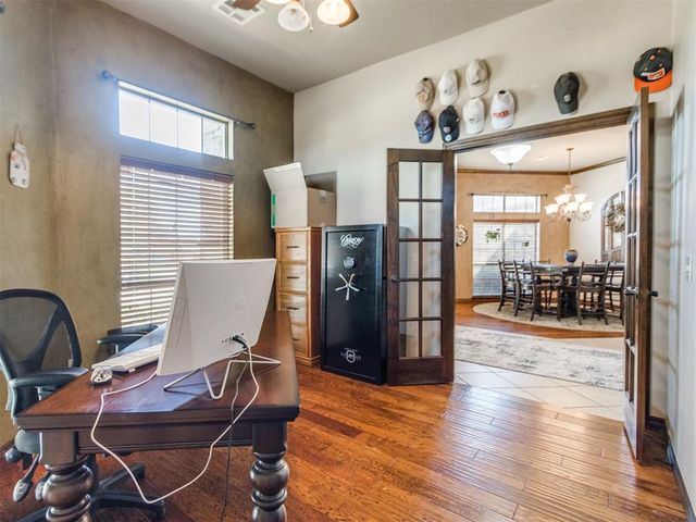 221 Penny Circle, Guthrie, OK 73044