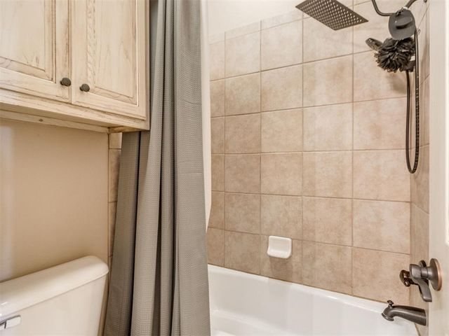 221 Penny Circle, Guthrie, OK 73044