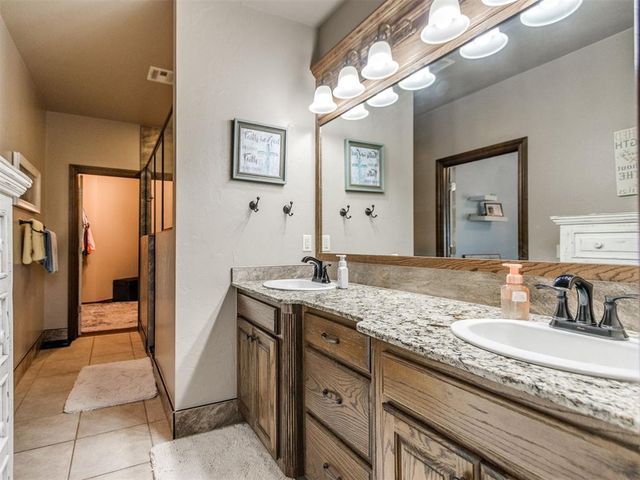 221 Penny Circle, Guthrie, OK 73044