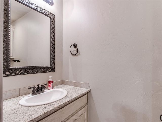 221 Penny Circle, Guthrie, OK 73044