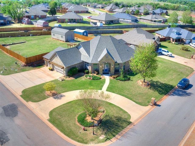221 Penny Circle, Guthrie, OK 73044