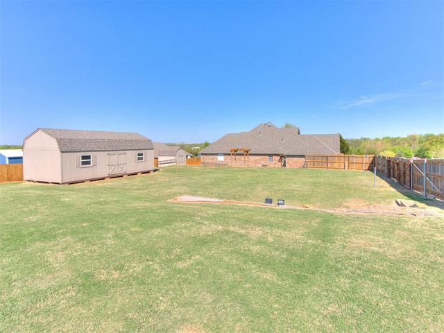 221 Penny Circle, Guthrie, OK 73044