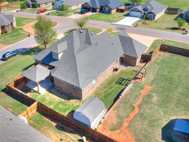 221 Penny Circle, Guthrie, OK 73044