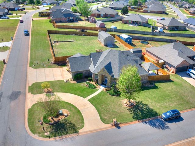 221 Penny Circle, Guthrie, OK 73044