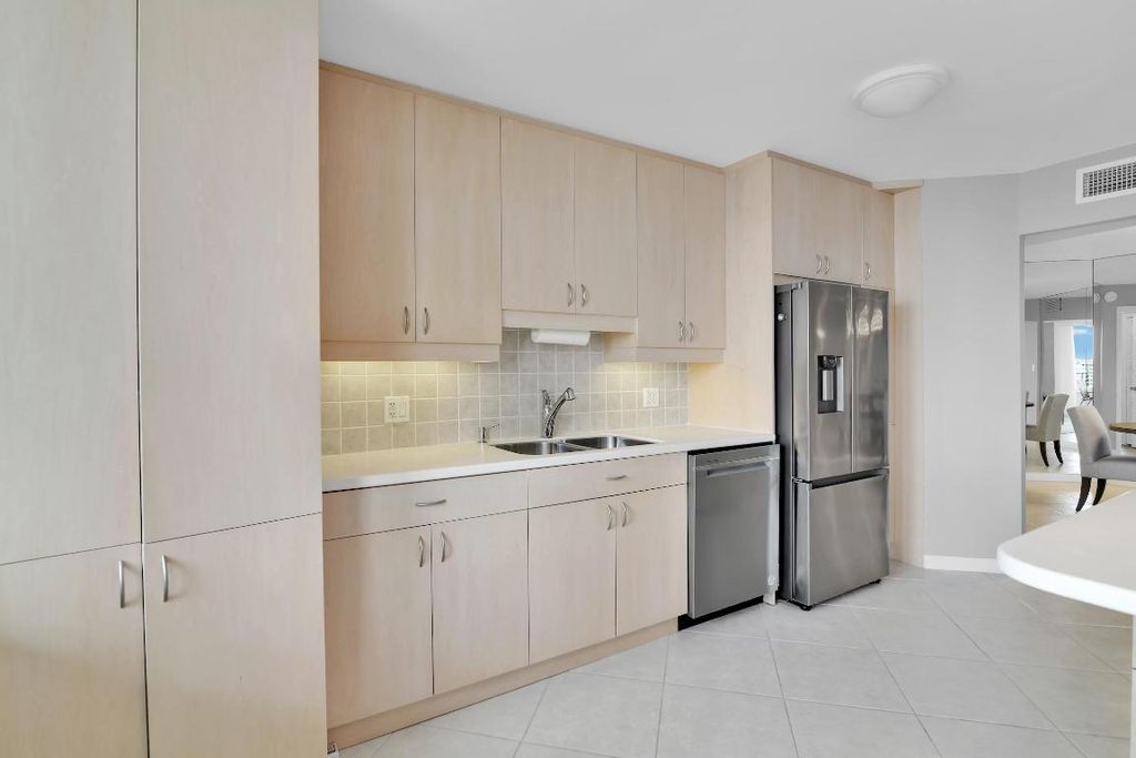 Image 12 of property listing at 500 S Ocean Boulevard 1509, Boca Raton, FL 33432