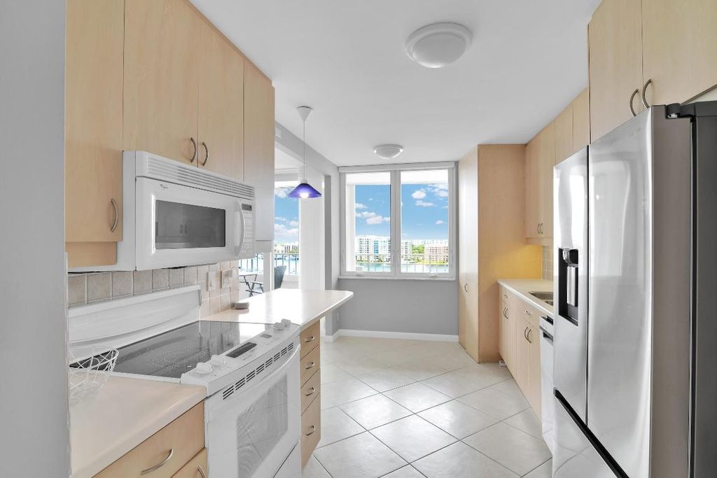 Image 13 of property listing at 500 S Ocean Boulevard 1509, Boca Raton, FL 33432