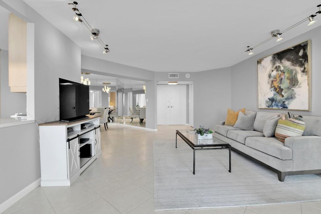 Image 3 of property listing at 500 S Ocean Boulevard 1509, Boca Raton, FL 33432