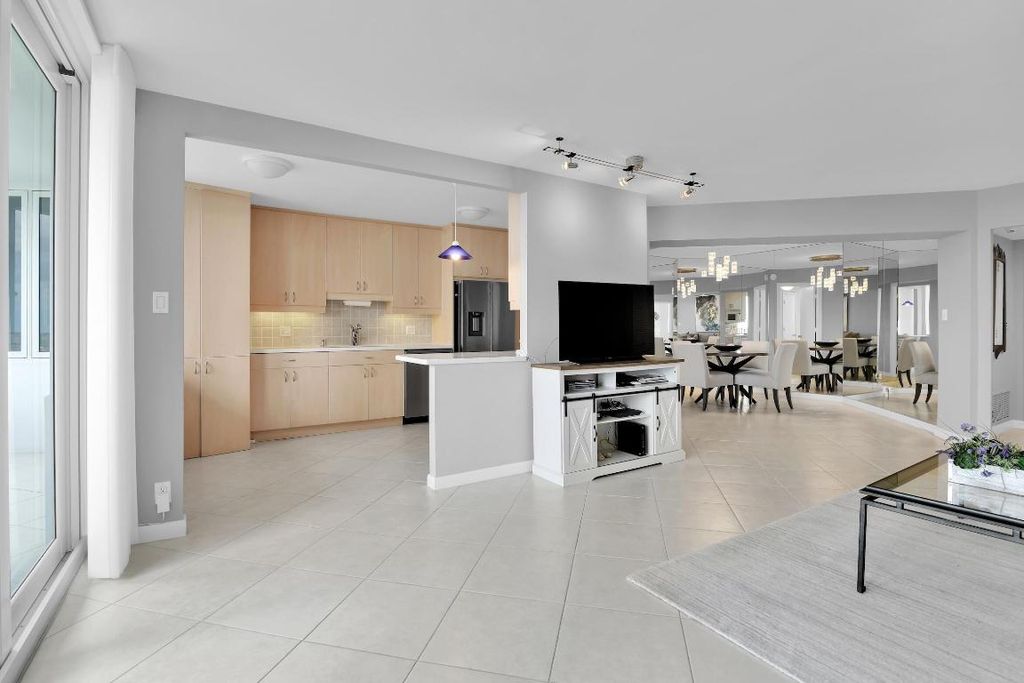 Image 5 of property listing at 500 S Ocean Boulevard 1509, Boca Raton, FL 33432