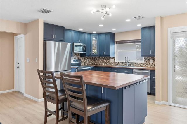 7891 1ST STREET NE, St Petersburg, FL 33702