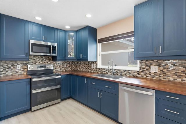 7891 1ST STREET NE, St Petersburg, FL 33702