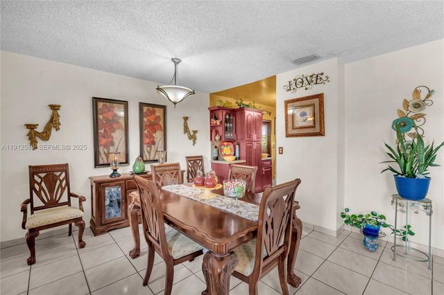 683 W 39th St, Hialeah, FL 33012