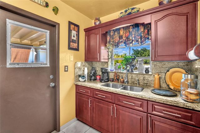 683 W 39th St, Hialeah, FL 33012