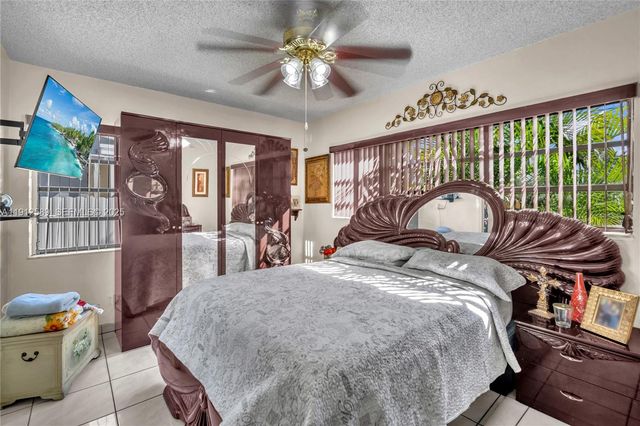 683 W 39th St, Hialeah, FL 33012
