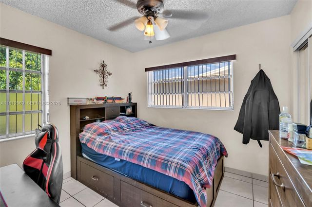 683 W 39th St, Hialeah, FL 33012