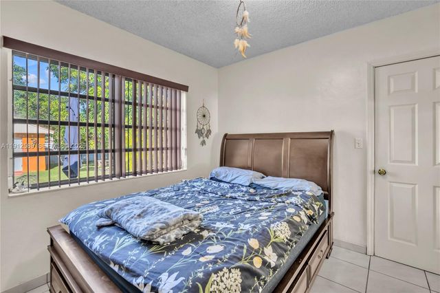 683 W 39th St, Hialeah, FL 33012