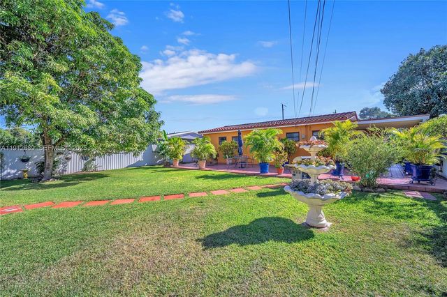 683 W 39th St, Hialeah, FL 33012