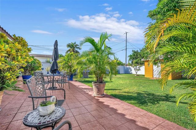 683 W 39th St, Hialeah, FL 33012