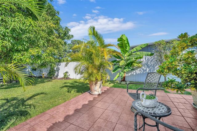 683 W 39th St, Hialeah, FL 33012