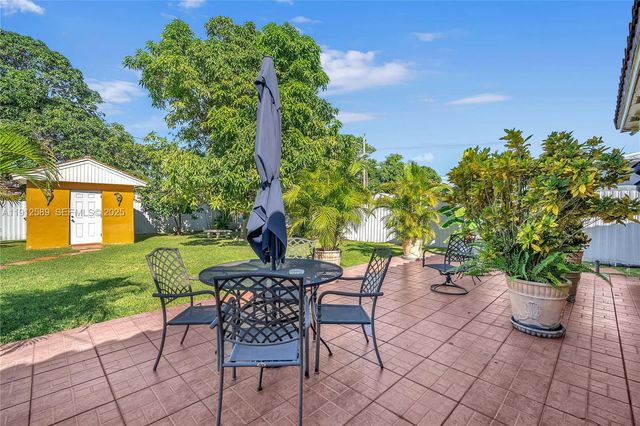 683 W 39th St, Hialeah, FL 33012