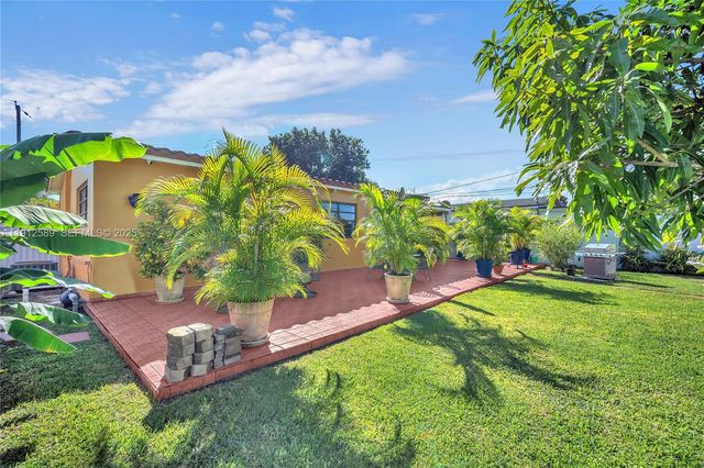 683 W 39th St, Hialeah, FL 33012