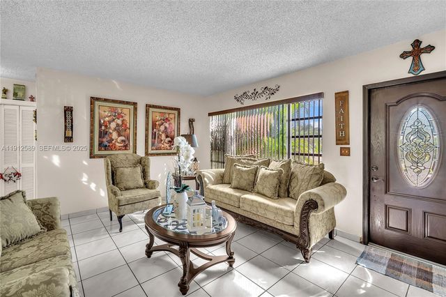 683 W 39th St, Hialeah, FL 33012