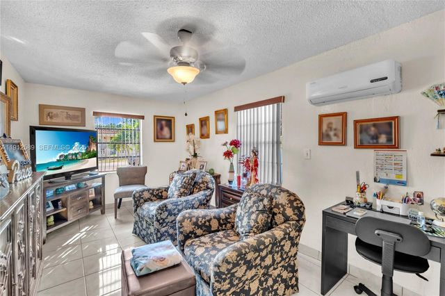 683 W 39th St, Hialeah, FL 33012