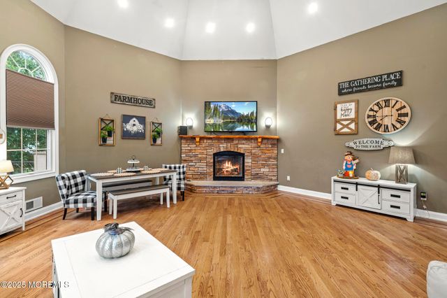 33 Harbor Road, Morganville, NJ 07751