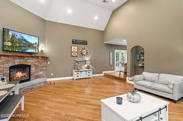 33 Harbor Road, Morganville, NJ 07751