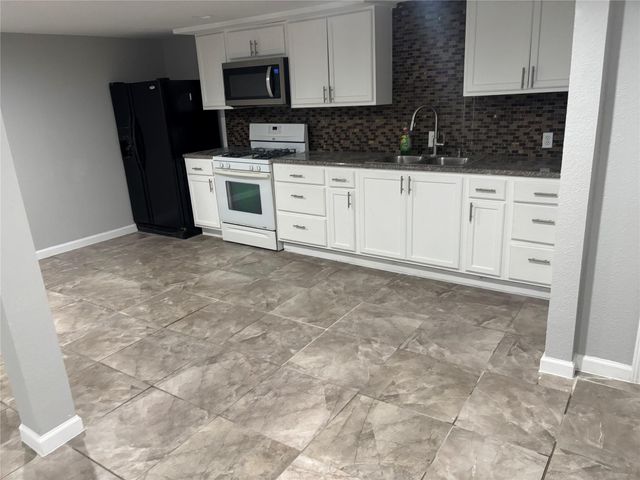 3205 Eastex Freeway, Houston, TX 77026