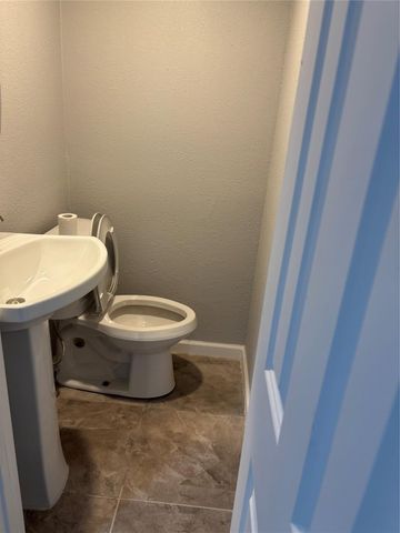 3205 Eastex Freeway, Houston, TX 77026