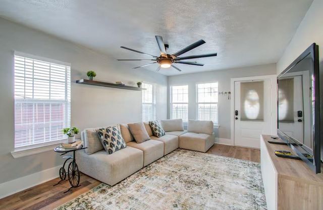 3205 Eastex Freeway, Houston, TX 77026