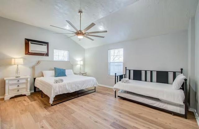 3205 Eastex Freeway, Houston, TX 77026