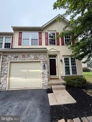 85 N SAVANNA DR, Pottstown, PA 19465