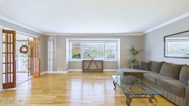 13 Lee Road, Manalapan, NJ 07726