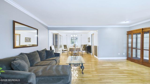 13 Lee Road, Manalapan, NJ 07726