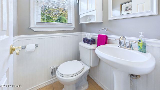 13 Lee Road, Manalapan, NJ 07726