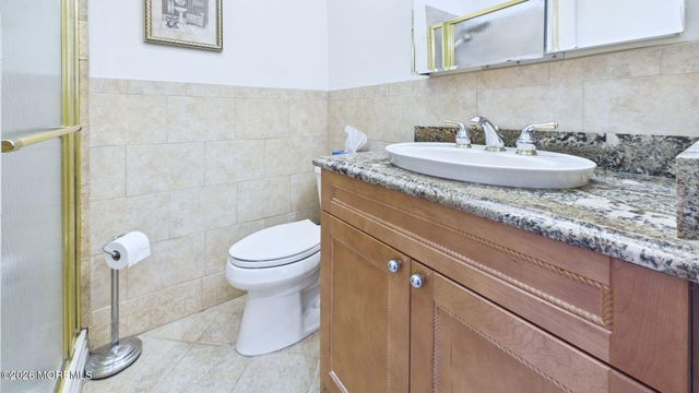 13 Lee Road, Manalapan, NJ 07726