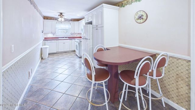 13 Lee Road, Manalapan, NJ 07726