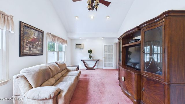 13 Lee Road, Manalapan, NJ 07726