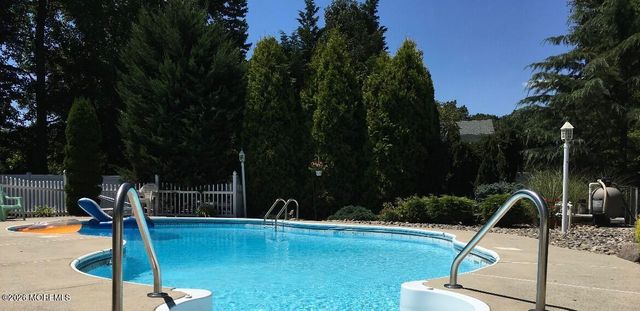 13 Lee Road, Manalapan, NJ 07726
