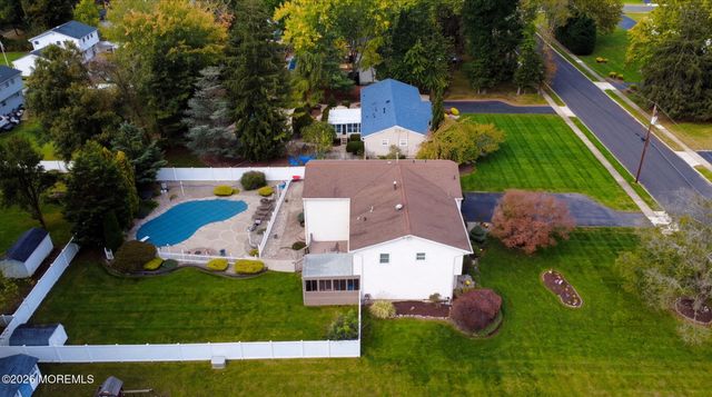 13 Lee Road, Manalapan, NJ 07726