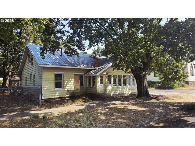 2201 N FIR St, La Grande, OR 97850