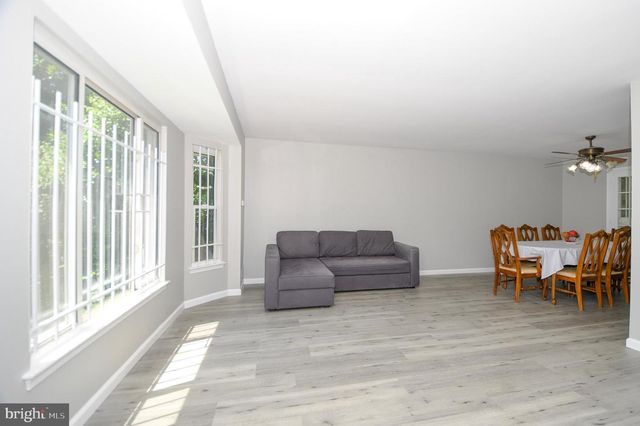 2016 CASCADE RD, Silver Spring, MD 20902