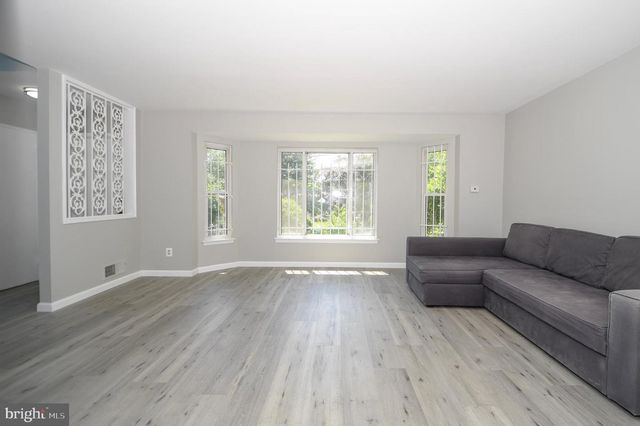 2016 CASCADE RD, Silver Spring, MD 20902