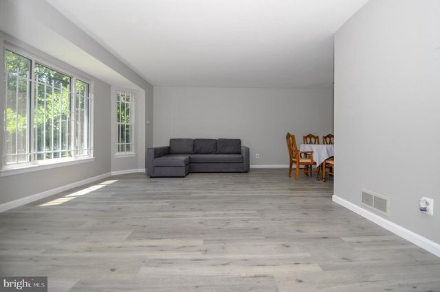 2016 CASCADE RD, Silver Spring, MD 20902