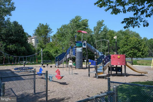 2016 CASCADE RD, Silver Spring, MD 20902