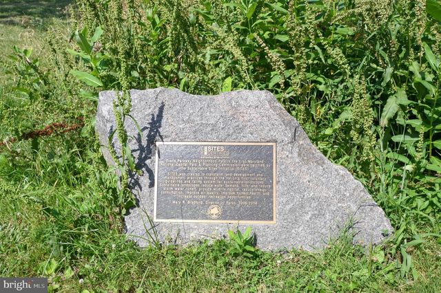 2016 CASCADE RD, Silver Spring, MD 20902